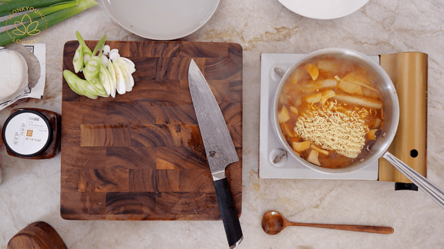 Món Tteokbokki làm từ bánh tráng cực hot trên mạng liệu có ngon đến như vậy? - 7