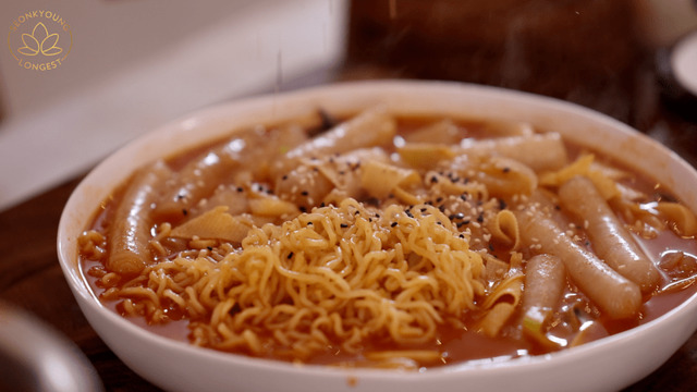 Món Tteokbokki làm từ bánh tráng cực hot trên mạng liệu có ngon đến như vậy? - 9