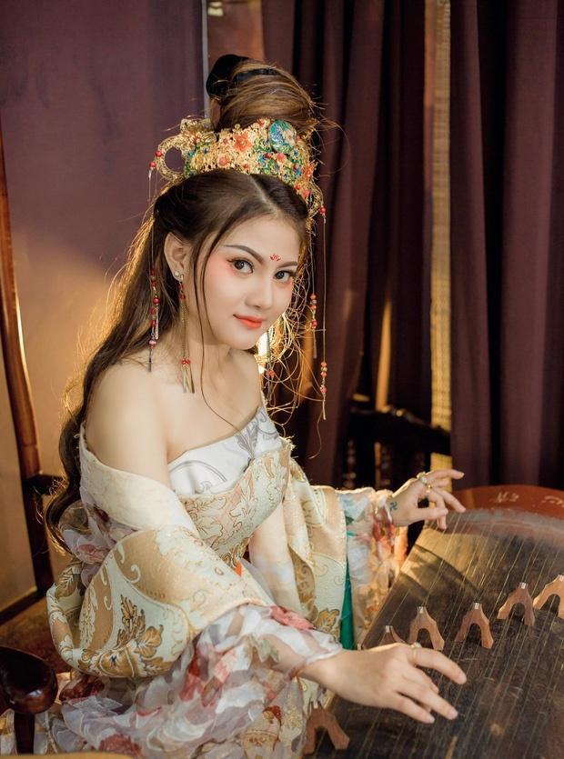 Trà My vốn là một cô gái với nhan sắc khá xinh đẹp, từ một cô sinh viên tỉnh lẻ, My nhanh chóng hòa nhập với cuộc sống đô thị Đà thành. Sau khi quen biết và yêu Nguyễn Vũ Trọng, SN 1983, trú phường Hòa An, quận Cẩm Lệ, TP. Đà Nẵng - ông trùm ma túy. My cũng theo người tình vào con đường "buôn bán cái chết trắng".