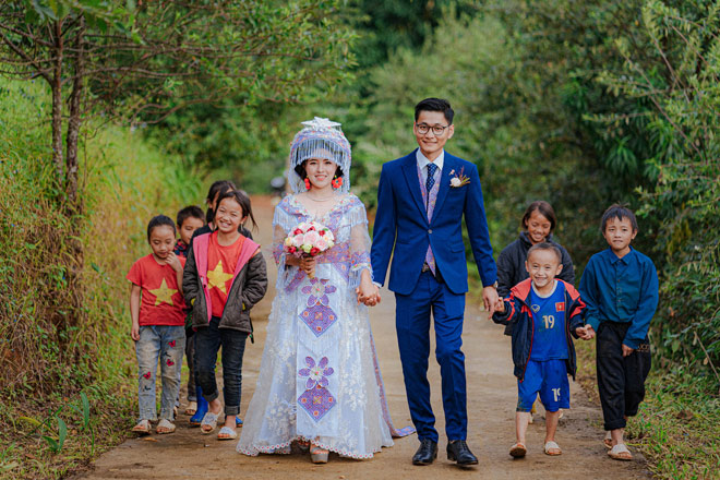 Đám cưới đẹp như mơ giữa núi rừng Tây Bắc của cô dâu H’Mông và chú rể Sài thành - 8