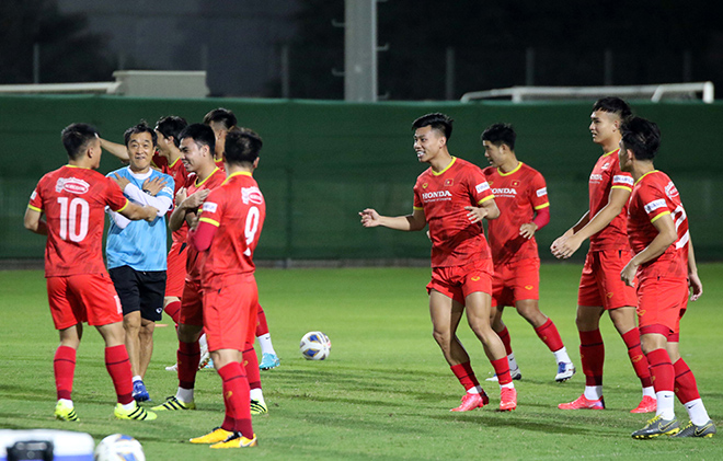 Các tuyển thủ Việt Nam tích cực tập luyện chuẩn bị cho cuộc đối đầu với ĐT Trung Quốc vào 0h ngày 8/10.