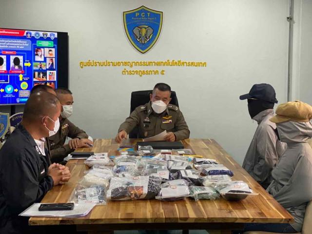 Phi thường - kỳ quặc - "Quan hệ" nơi công cộng rồi đăng video lên web khiêu dâm, cặp đôi bị bắt giữ