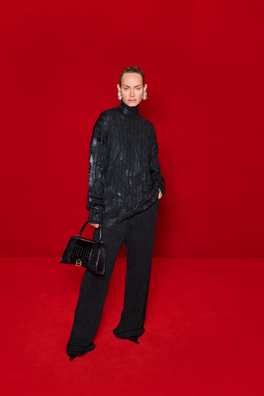 Balenciaga khiến khán giả tròn mắt khi đem gia đình Simpson lên sàn diễn - 6