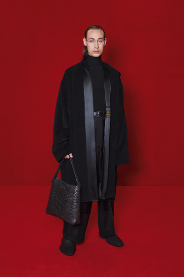 Balenciaga khiến khán giả tròn mắt khi đem gia đình Simpson lên sàn diễn - 5