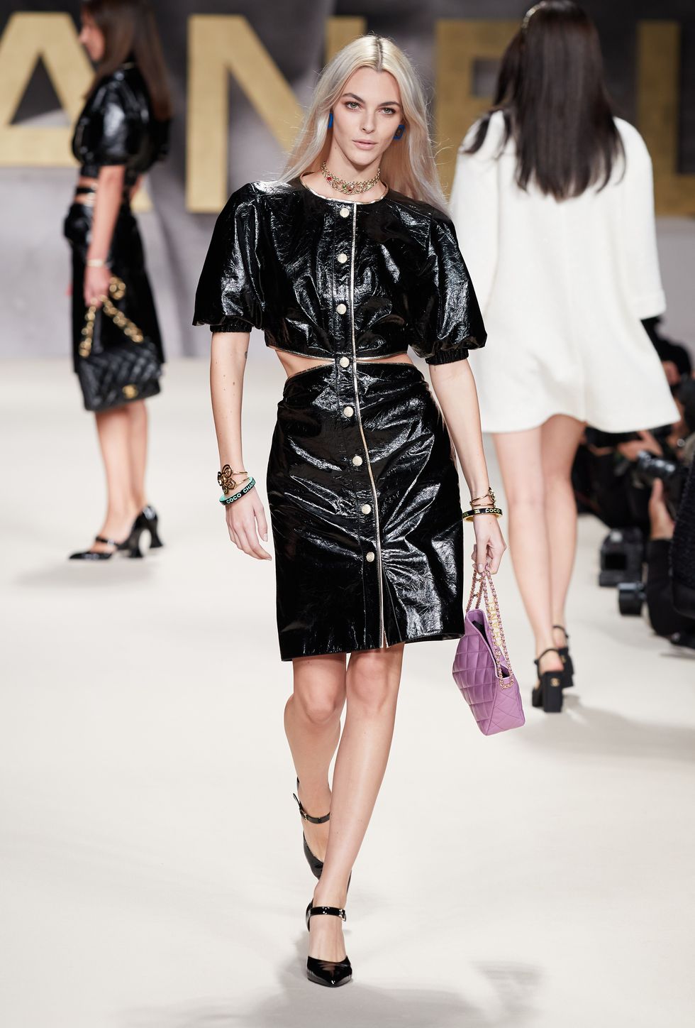 Chanel Thu  Đông 2021 Mùa Đông của thời trang giữa lòng Paris  ELLE