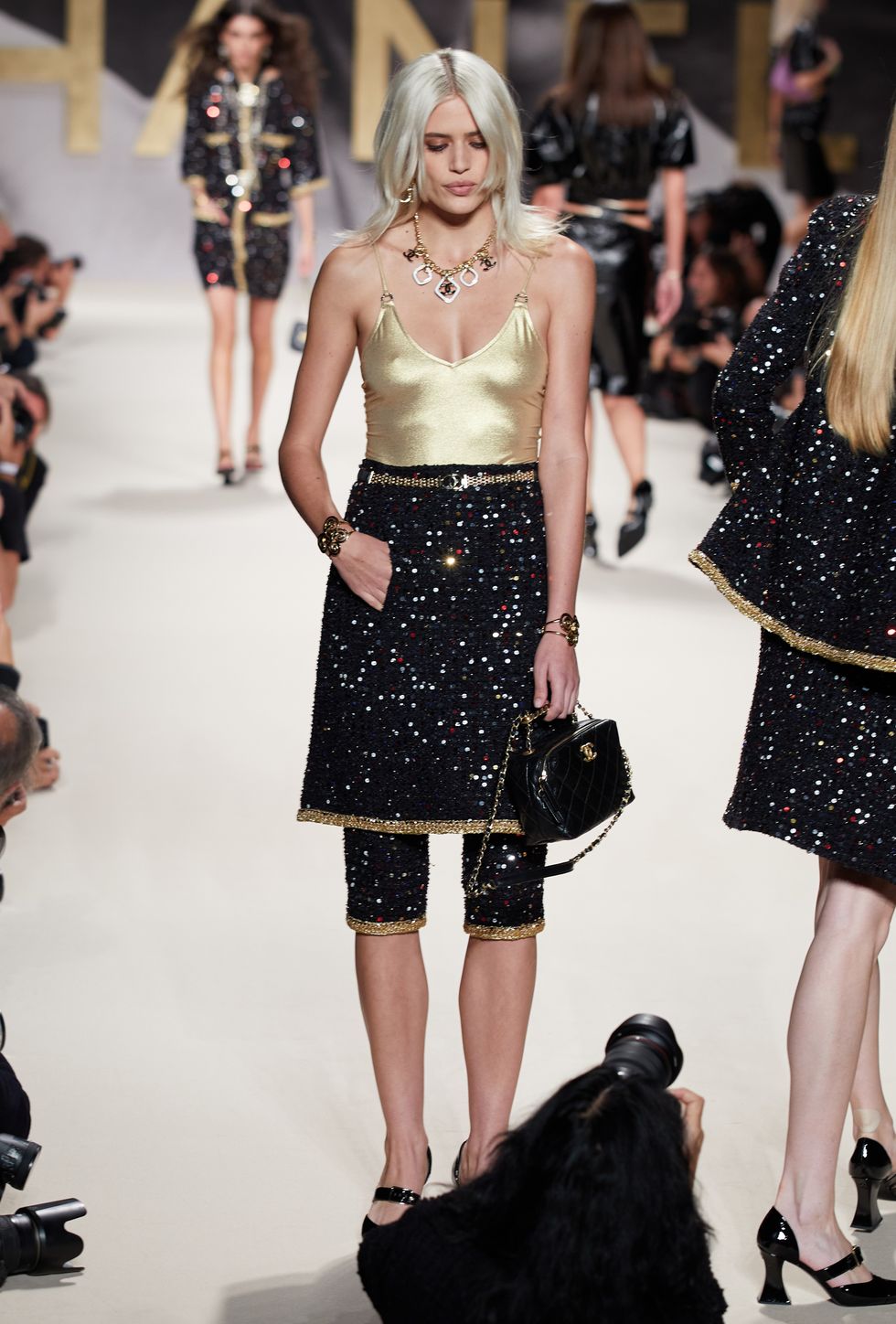 Chanel mang tới bộ sưu tập Xuân Hè 2022 đẹp mê hồn - 6