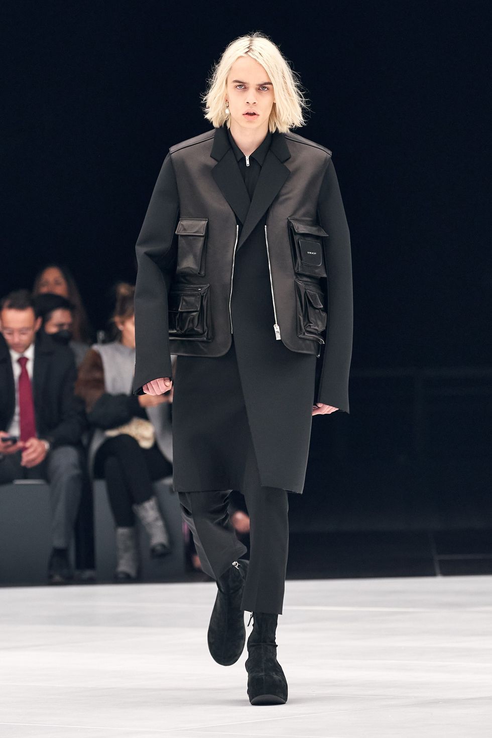 Givenchy trình làng bộ sưu tập đầu tiên của Matthew M. Williams tại nhà mốt - 3