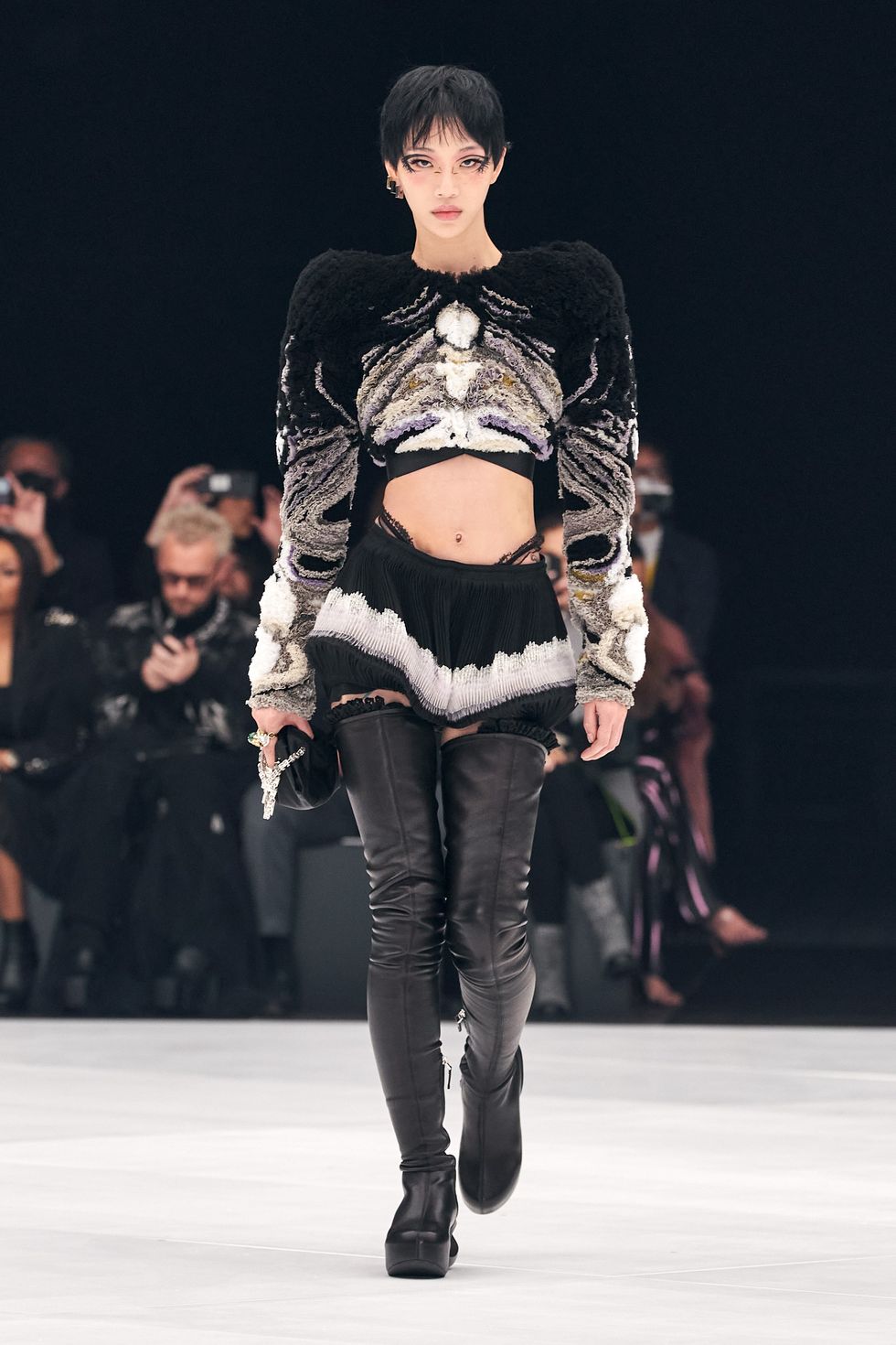 Givenchy trình làng bộ sưu tập đầu tiên của Matthew M. Williams tại nhà mốt - 9