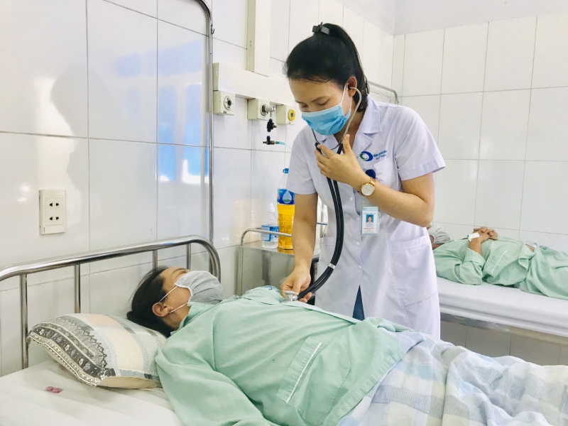 Sốt xuất huyết bùng phát, sai lầm khiến bệnh diễn biến nguy hiểm - 1