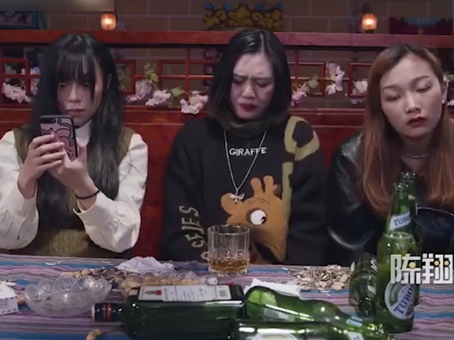 Cười 24H - Giật mình với cách "giải rượu" đặc biệt của các người đẹp