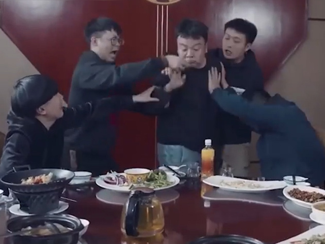 Cười 24H - Hậu quả tai hại của bia rượu khi tỉnh dậy chắc "khóc không thành tiếng"