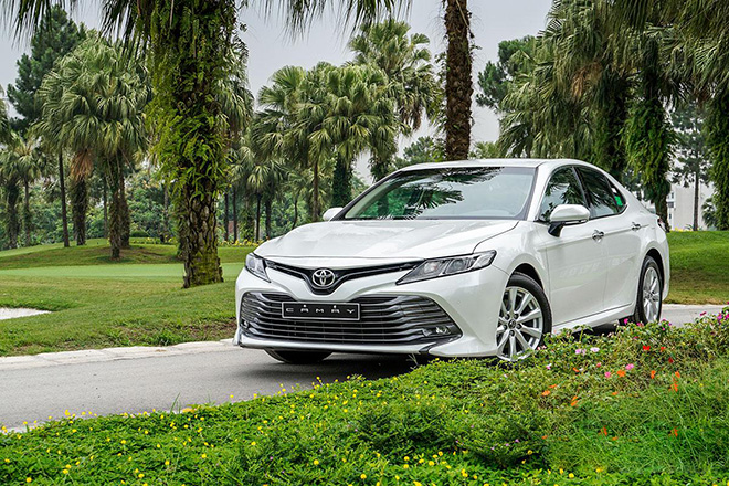 Giá xe Toyota Camry lăn bánh tháng 10/2021 - 1