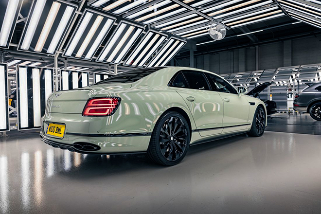 Ngắm màu sơn 100 năm tuổi có mặt trên xe Bentley thế hệ mới - 3