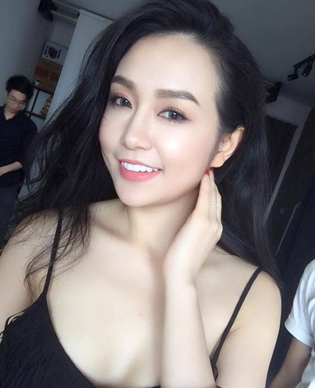 Hương Baby (Thu Hương) từng là hot girl nổi tiếng của Hà thành. Sau khi kết hôn với ca sĩ Tuấn Hưng, tên tuổi của cô được nhiều người biết đến hơn.
