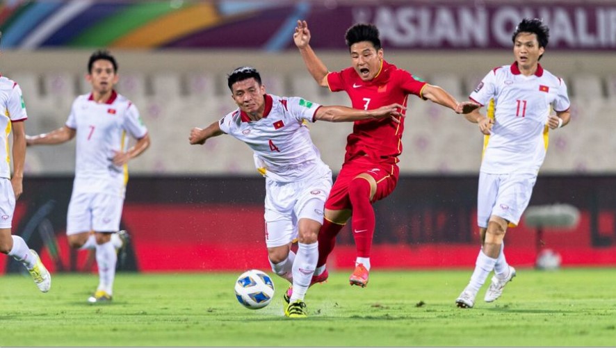 Dù rất nỗ lực, ĐT Việt Nam vẫn thua đầy tiếc nuối trước ĐT Trung Quốc trong trận đấu trên đất UAE. Ảnh: AFC
