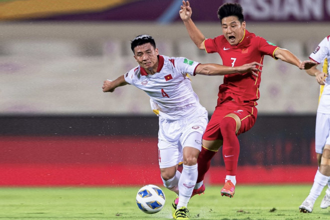 Wu Lei - cầu thủ trở về từ La Liga đã có một trận đấu làm khổ hàng thủ Việt Nam, lập cú đúp trong đó có bàn quyết định phút 90+5. Ảnh: AFC