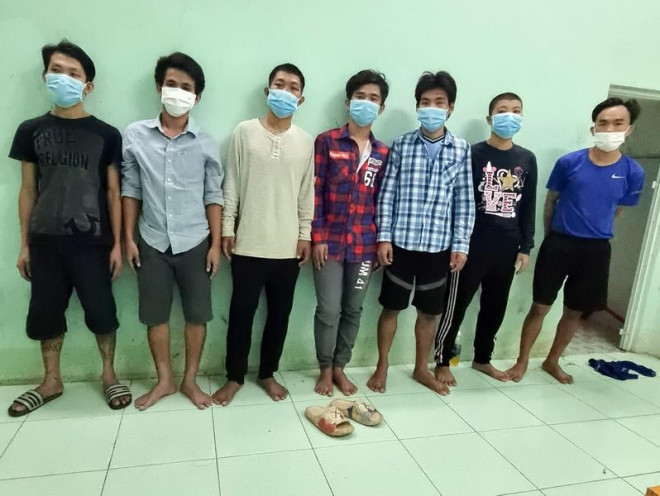 Các nghi can từ trái qua:&nbsp;Hoài,&nbsp;Phú, Tỷ, An, Hưng, Thạch và Thanh.&nbsp;Ảnh: Văn Vũ