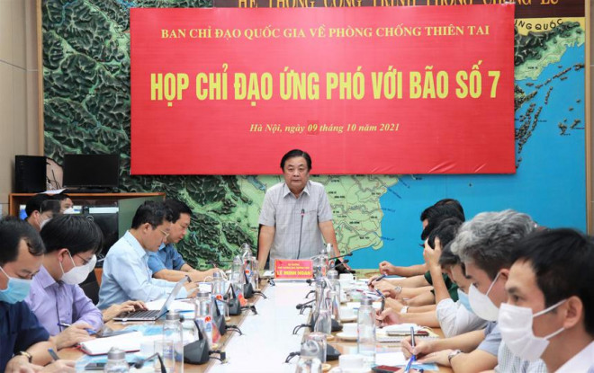 Bộ trưởng NN-PTNT Lê Minh Hoan, Phó Trưởng ban Thường trực Ban Chỉ đạo quốc gia về Phòng, chống thiên tai, phát biểu chỉ đạo