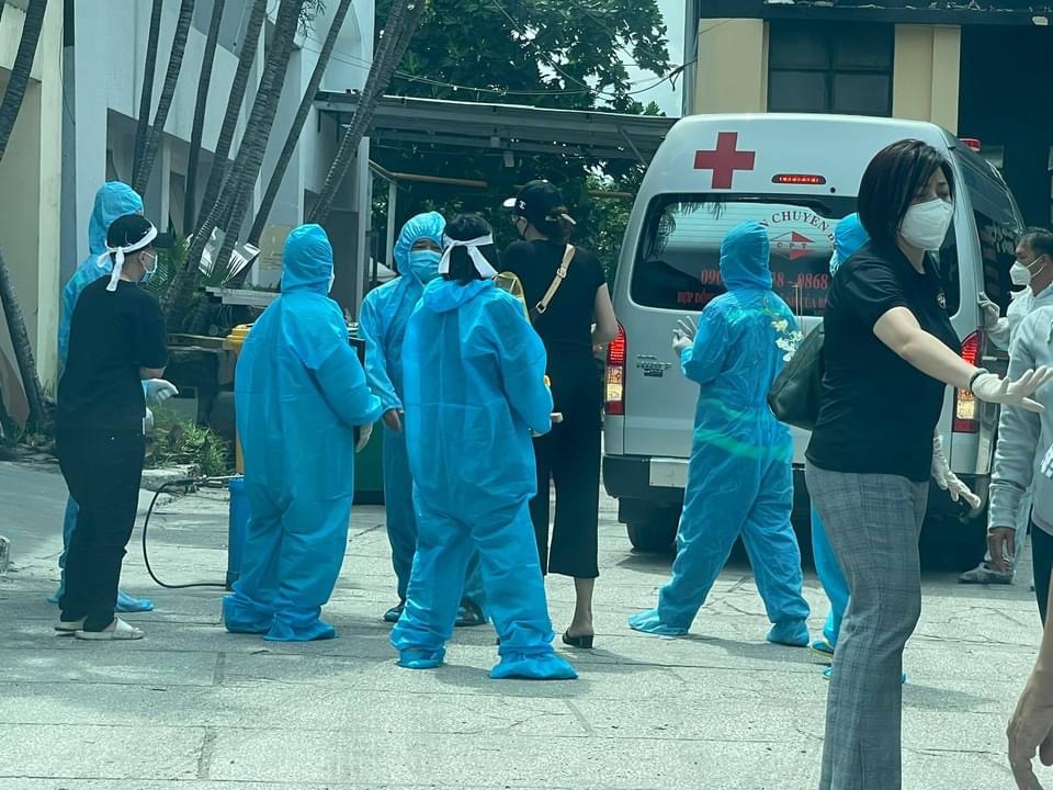 Loạt ảnh mới được tiết lộ về lễ hỏa táng cố ca sĩ Phi Nhung gây xúc động mạnh - 2