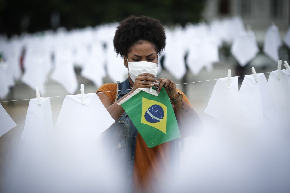 Các nhà hoạt động Brazil tổ chức lễ tưởng niệm 600.000 người tử vong vì Covid-19 hôm 8.10.