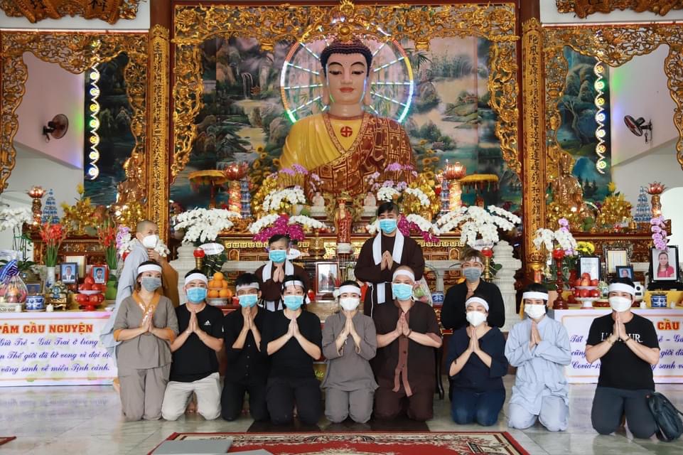 Loạt ảnh mới được tiết lộ về lễ hỏa táng cố ca sĩ Phi Nhung gây xúc động mạnh - 5