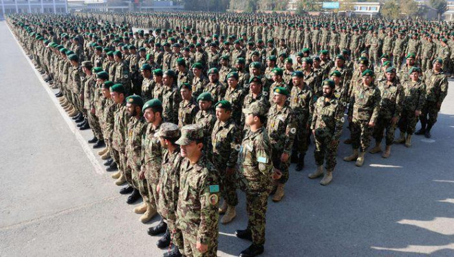 Quân đội thường trực của Tajikistan
chỉ khoảng 9.000 binh sĩ, tuy hiện tại Dushanbe đã tăng cường quân
số lên khoảng 30.000 binh sĩ, nhưng so với Taliban họ vẫ còn khá
hạn chế.