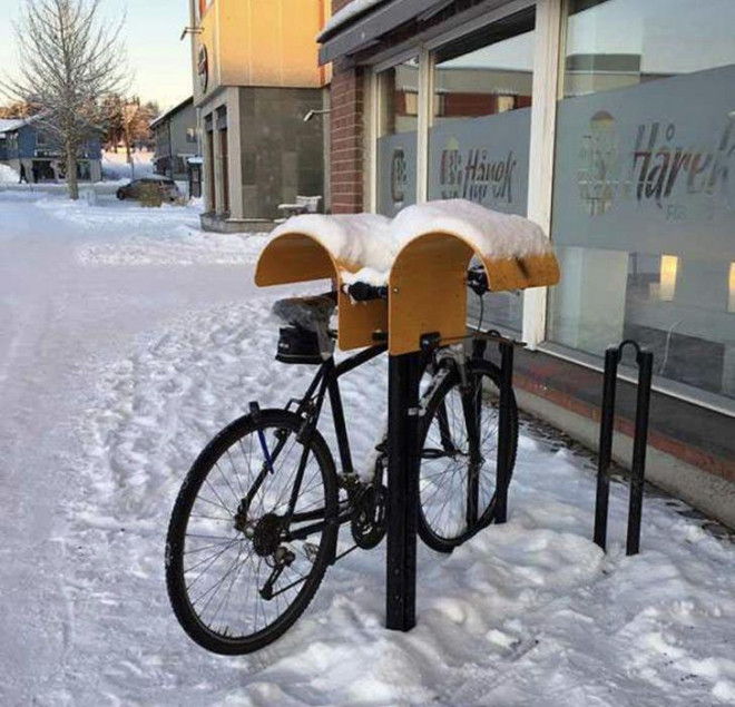 Dù thời tiết nắng, mưa hay có tuyết thì việc trang bị một "mái che" cho chiếc yên xe đạp vẫn được xem là vô cùng cần thiết ở Na Uy.