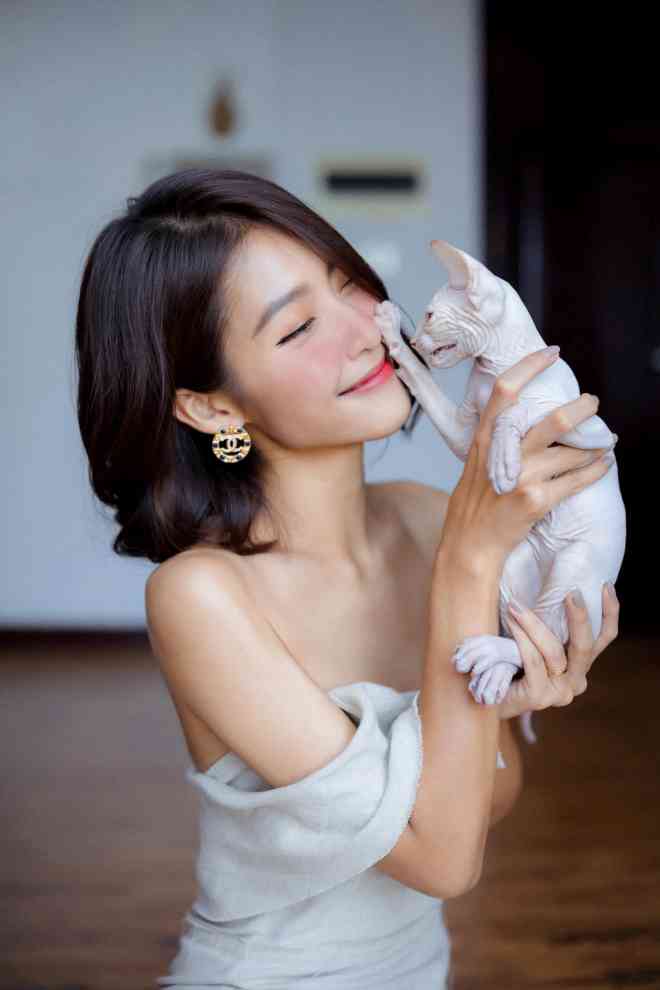 Chân dài 1m1 nóng bỏng hóa ra là vận động viên đá cầu, tình cũ Ngô Thanh Vân còn "lợi hại" hơn - 4