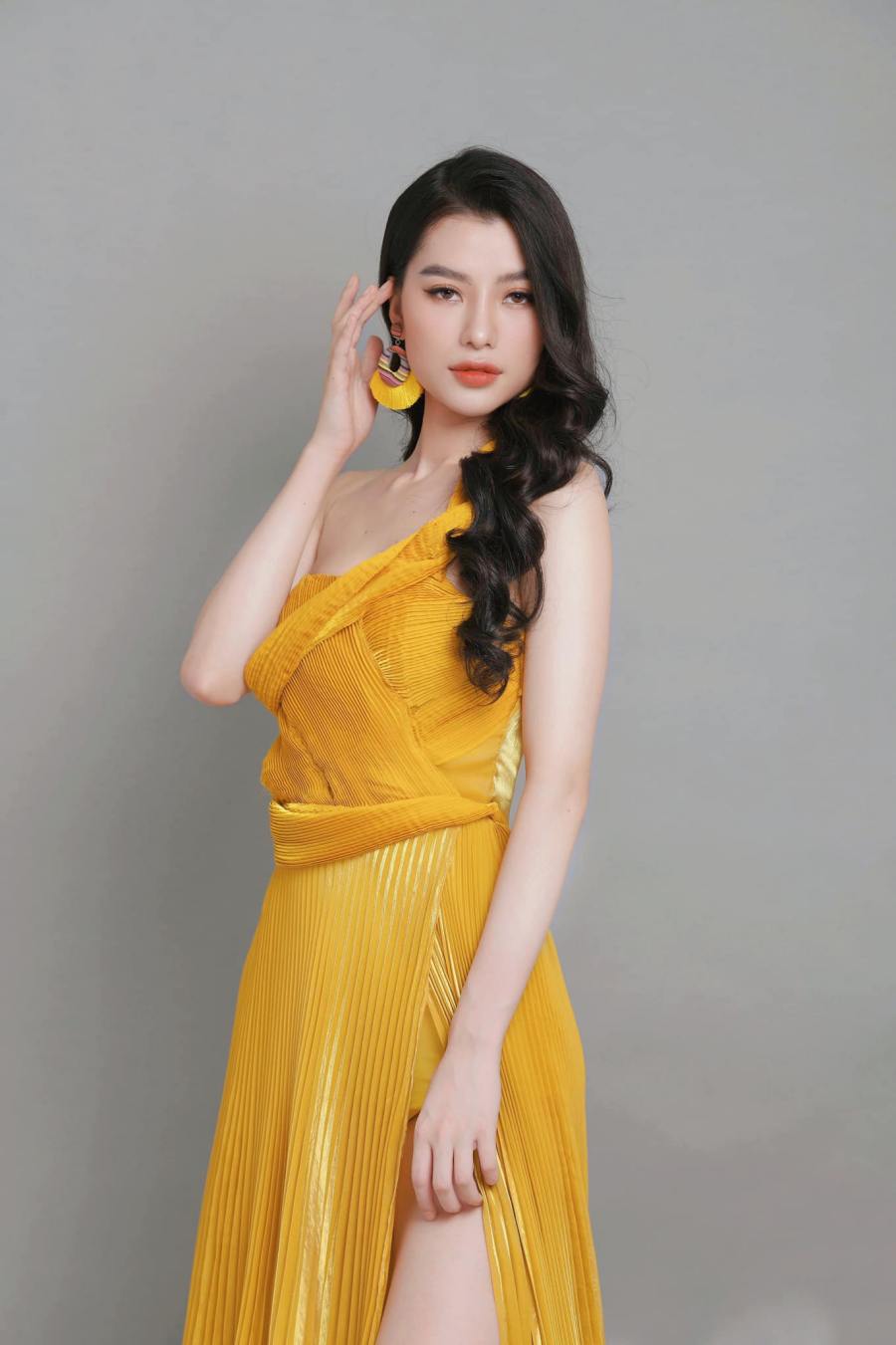 Người đẹp Hà thành cao gần 1,8m gây xôn xao Hoa hậu Hoàn vũ VN - 5