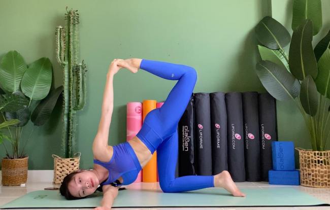 Thuỳ Trinh sở hữu bộ sưu tập đồ tập yoga đa dạng từ sắc màu tới phom dáng.
