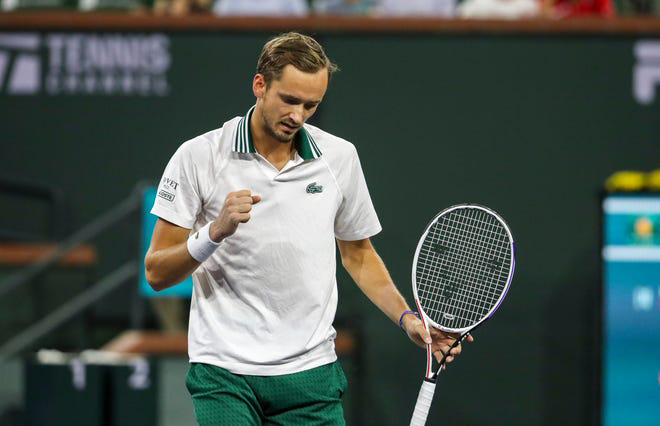 Medvedev không tốn nhiều sức để vượt qua vòng 2 Indian Wells