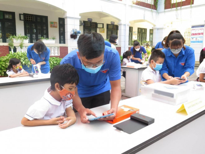 Hướng dẫn học sinh dùng máy