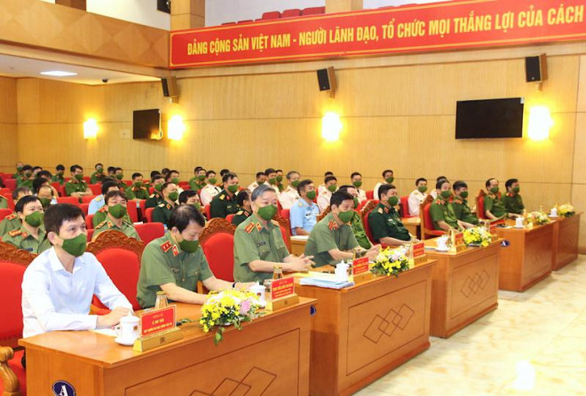 Bộ trưởng Tô Lâm với các đồng chí lãnh đạo, đại biểu tham dự buổi lễ