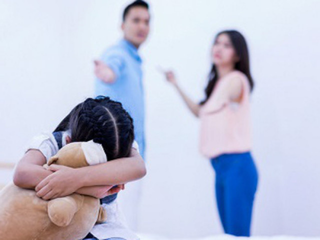 Bạn trẻ - Cuộc sống - Chồng hàng ngày vô tâm với vợ con thì ra đang cố tình che giấu sự thật đau khổ suốt 10 năm