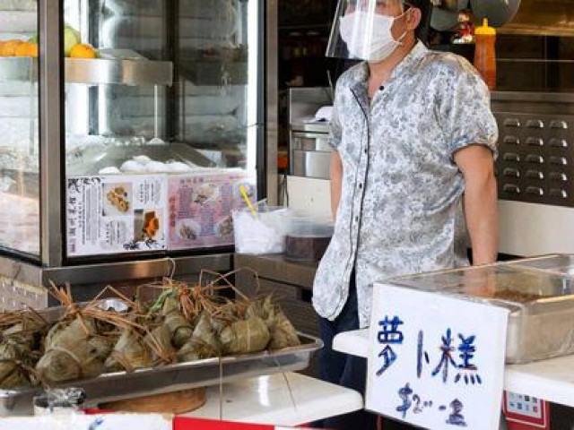 Thế giới - Covid-19: Tiêm đủ 83% dân số, tại sao Singapore vẫn "run chân quá mức"?