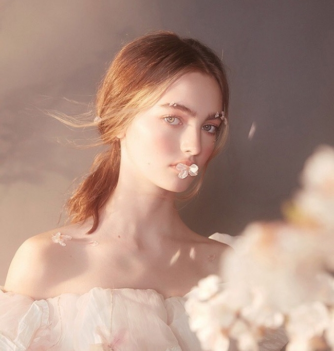 Ở tuổi 17,&nbsp;Anastasia Bezrukova vẫn giữ được diện mạo thần tiên, trưởng thành nhưng không bị phá nét.
