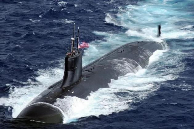 Tàu ngầm USS Connecticut.