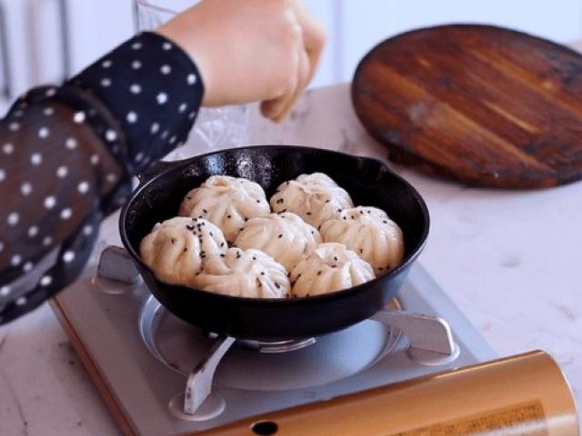 Ẩm thực - Bánh bao chế biến theo cách này vừa mềm vừa giòn, ăn hoài không ngán