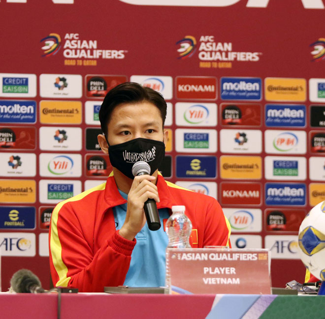 Đội trưởng Quế Ngọc Hải trấn an người hâm mộ ĐT Việt Nam trước trận gặp ĐT Oman đêm mai (12/10)