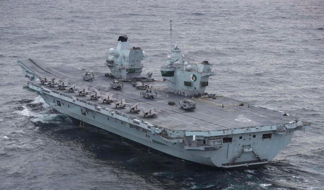 Hồi tháng 4 vừa qua, Hải quân Anh
thông báo, nhóm tác chiến tàu sân bay Queen Elizabeth đã đạt khả
năng sẵn sàng chiến đấu sơ bộ, tức là sẵn sàng nhổ neo tiến ra biển
làm nhiệm vụ, trong vòng 5 ngày kể từ khi có lệnh.