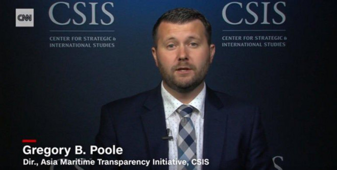 Ông Greg Poling, giám đốc Sáng kiến
minh bạch Hàng hải châu Á tại Trung tâm Nghiên cứu Chiến lược và
Quốc tế (CSIS) ở Mỹ cho rằng, việc Anh triển khai nhóm tác chiến
tàu sân bay HMS Queen Elizabeth đến Biển Đông sẽ là một phần của xu
hướng gia tăng ảnh hưởng và đảm bảo tự do hàng hải trên vùng biển
quốc tế.