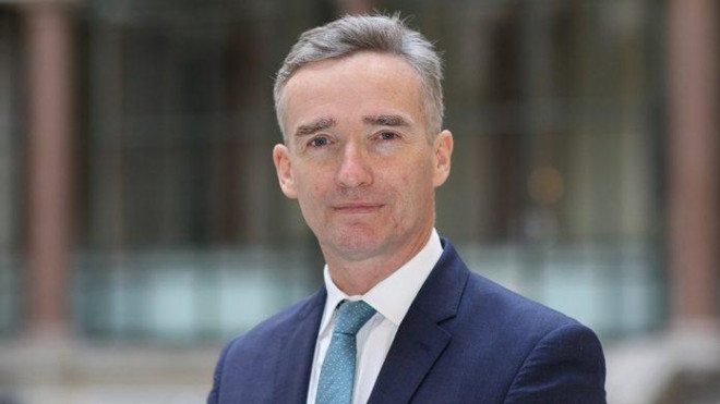 Đầu năm 2021, Cao ủy Anh tại Ấn Độ -
Alex Ellis, nhấn mạnh, Anh cam kết hợp tác chặt chẽ với Ấn Độ, Nhật
Bản, Mỹ, và Australia trong khu vực Ấn Độ Dương -Thái Bình Dương,
cũng như các vùng biển nóng như Biển Đông.