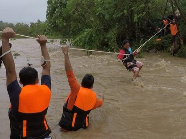 Thế giới - Bão Kompasu khiến 9 người Philippines thiệt mạng trước khi vào Việt Nam