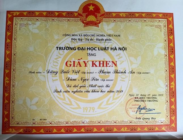 Chàng sinh viên xuất sắc Đại học Luật Hà Nội: "Ngành Luật đã giúp tôi thay đổi bản thân" - 7