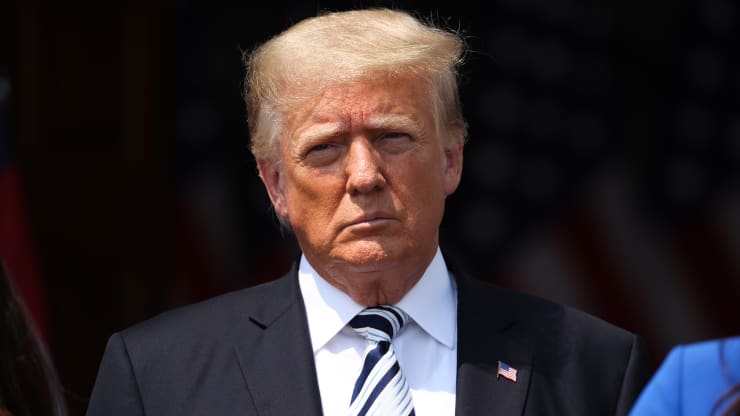 Cựu Tổng thống Trump sút khoảng 10 kg kể từ khi rời Nhà Trắng. Ảnh: Getty