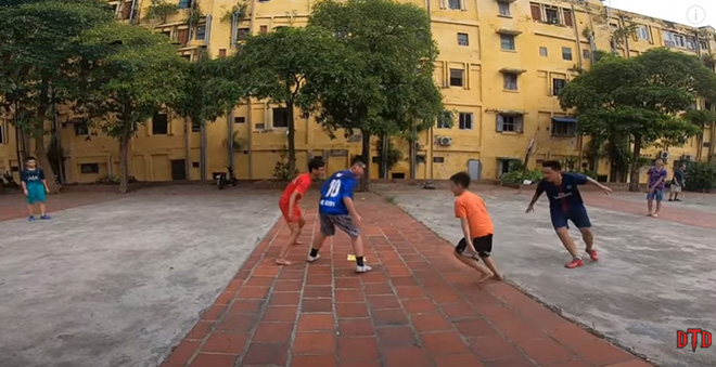 Một số hình ảnh Vlogger Đinh Tiến Dũng - người tạo video trò chơi hấp dẫn cho các em nhỏ.