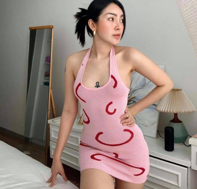 Những cô gái hiện đại, có cá tính đều sở hữu những hình xăm độc đáo.
