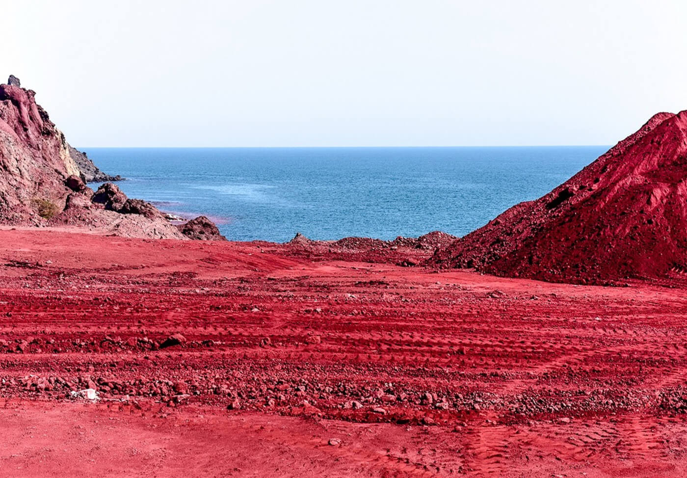 Hormuz: Hòn đảo có bãi biển màu ruby độc đáo - 4
