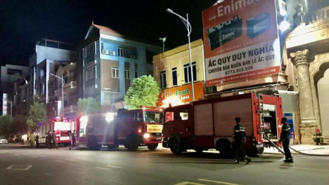 Nhận được tin báo, Cảnh sát PCCC và cứu hộ cứu nạn, Công an TP Hải Phòng đã huy động hàng chục phương tiện cùng hàng trăm cán bộ, chiến sỹ xuống dập lửa