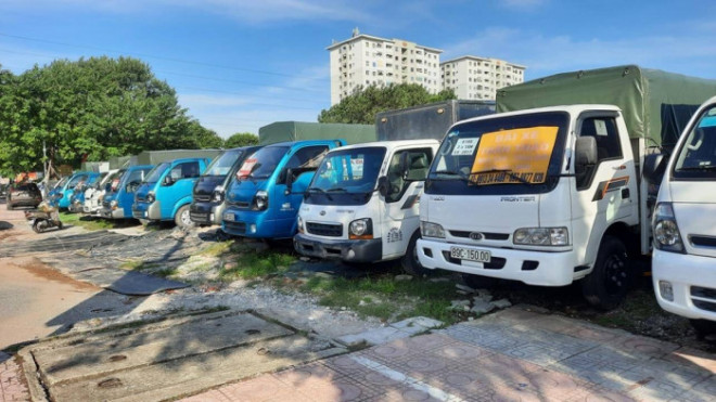 Chợ ô tô tải lớn nhất miền Bắc đìu hiu vì khách không thể vào Hà Nội - 1